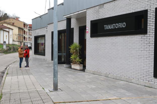 Las loteras que repartieron el Gordo en Asturias pierden a su madre días después