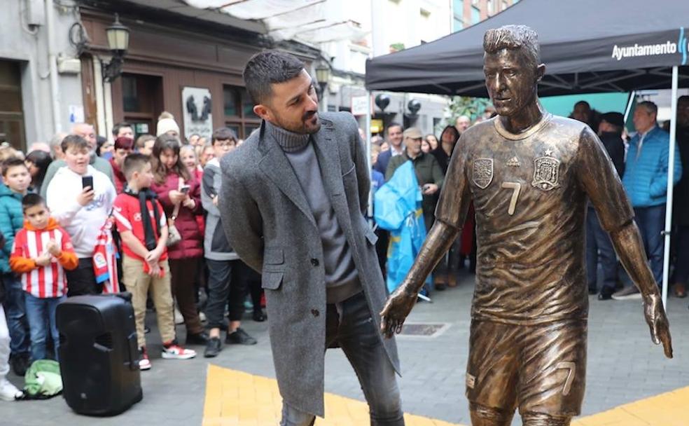 «Cuando paseaba por esta calle, nunca imaginé que tendría una estatua»