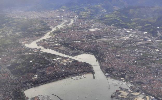 Hallan el cadáver de una mujer con pesas atadas al cuerpo en la ría de Bilbao