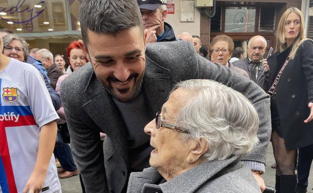 El emotivo encuentro entre David Villa y Gregoria