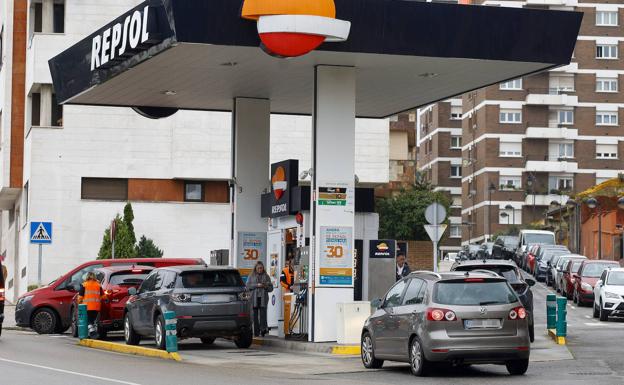 Las gasolineras esperan un aluvión tras el fin de la ayuda al combustible