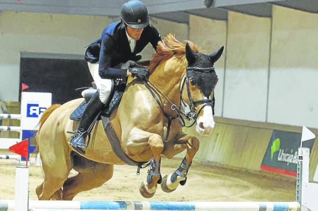 Julio Arias arranca con fuerza en el Jumping de Navidad