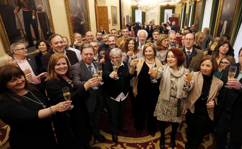 Brindis de alcaldes con aroma de despedida y buenos deseos