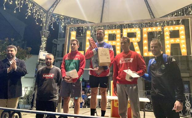 Beatriz Tenreiro y Javier García, campeones absolutos de la San Silvestre luarquesa