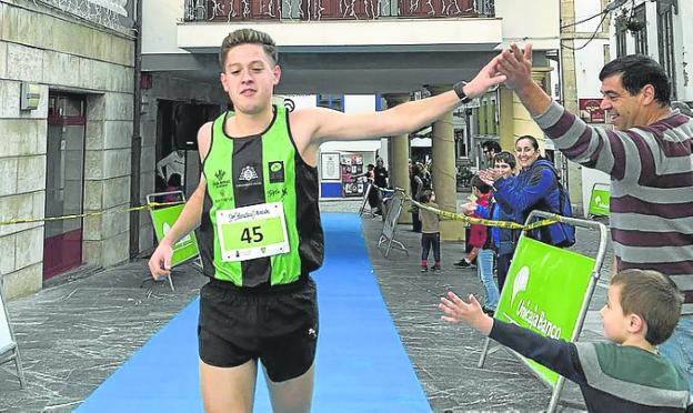 Rubén Marqués y Beatriz Tenreiro vencen en Cudillero