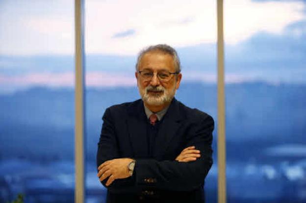 Los virólogos asturianos advierten de que el «caos en China» eleva el riesgo de más variantes covid