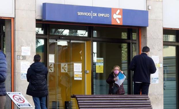 El paro cae en Asturias en 2.911 personas en un año tras bajar más de un millar en diciembre