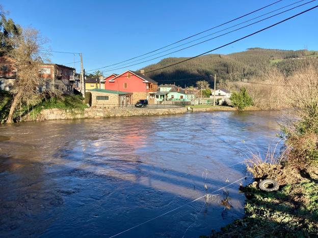 La Confederación ofrece apoyo ante las inundaciones en Abres