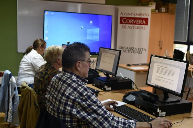 El Principado sufragará con 30.000 euros parte de la labor del telecentro de Las Vegas