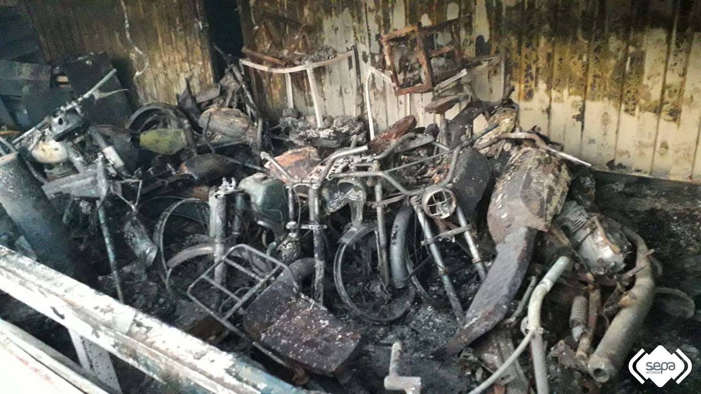 Un incendio calcina un centenar de motos de colección en una parcela de La Franca