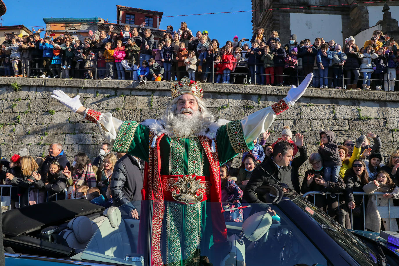 Rostros llenos de ilusión en la recepción de los Reyes Magos de Gijón