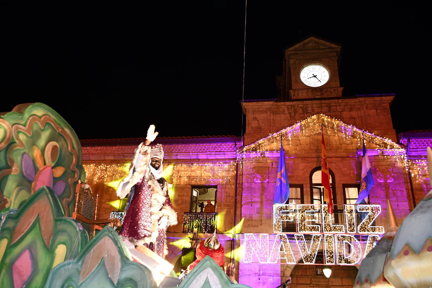 Melchor, Gaspar y Baltasar llenan Avilés de ilusión