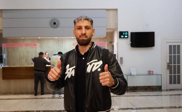 Jeraldino ya está en Gijón: «Muy contento de estar aquí»