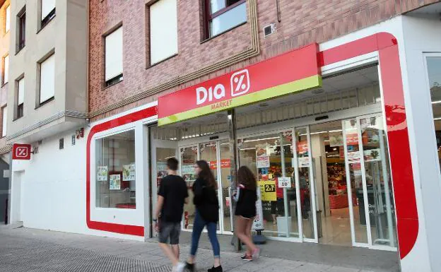 Dia inicia en Asturias el traspaso de sus supermercados a Alcampo