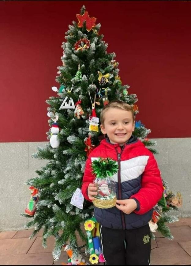 Eloy Rodríguez gana el certamen de adornos de Onís