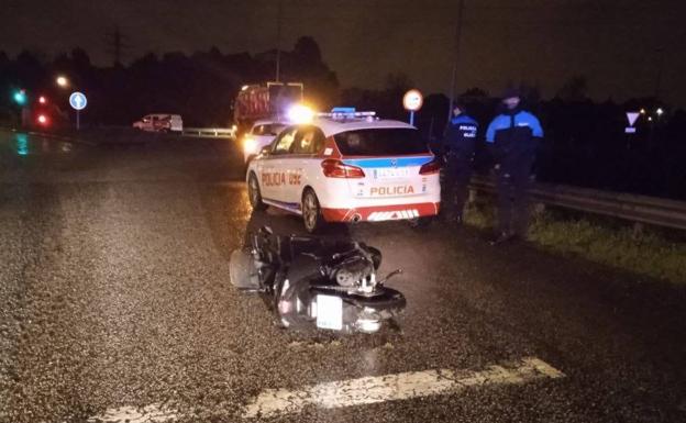 Fallece un motorista de 56 años a la entrada de Gijón por la AS-II