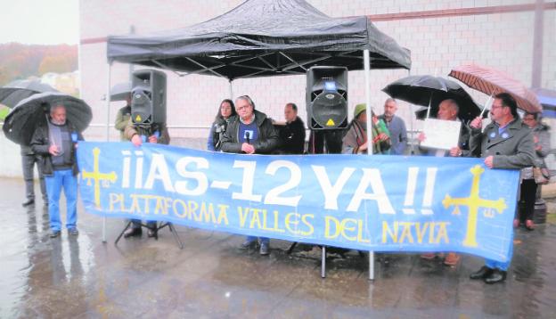 Indignación vecinal en el valle del Navia al desistir una empresa de la obra de la AS-12