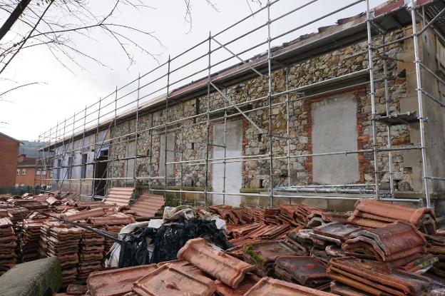La obra de La Benéfica encara la recta final con la meta de albergar actividades en un mes