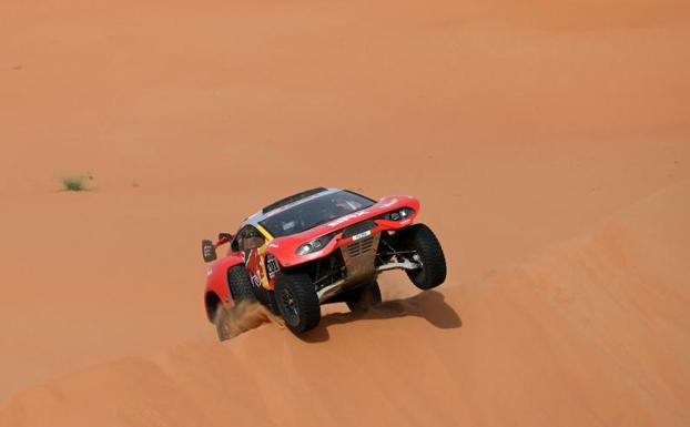 El descafeinado maratón del Dakar deja nuevo líder en motos y un histórico Loeb