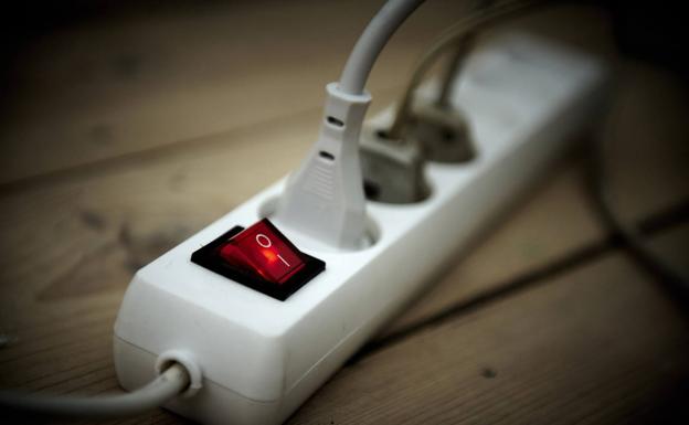 El precio de la luz vuelve a bajar este domingo: las horas más baratas y caras