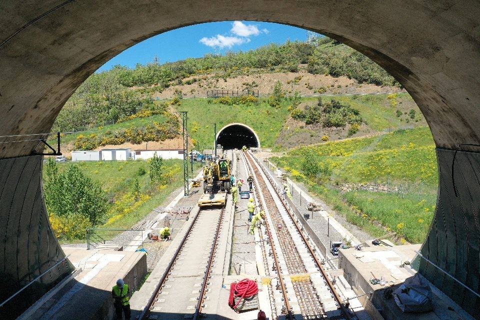 Transportes estima que al ritmo actual podrá abrir la variante de Pajares entre julio y septiembre