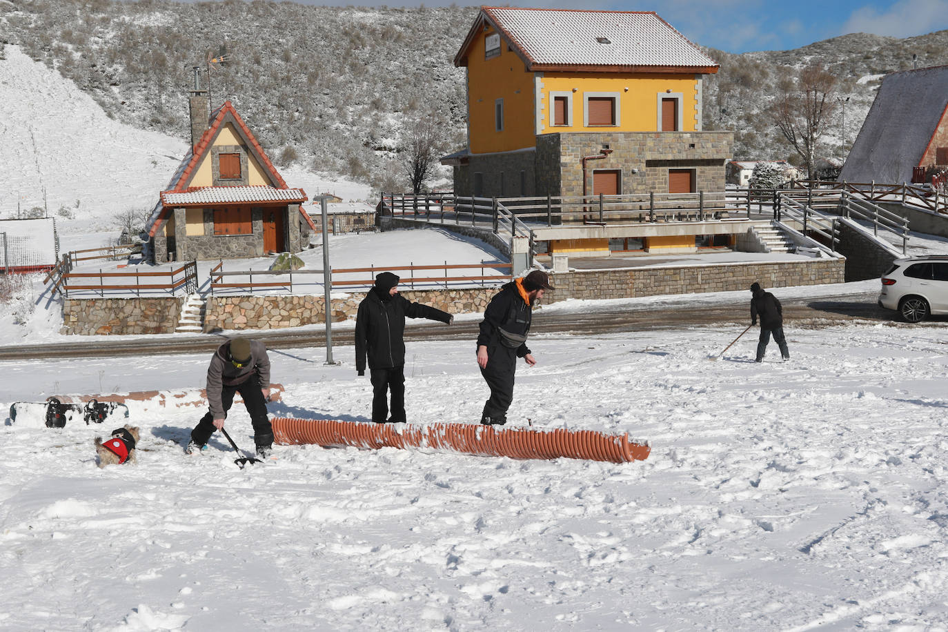 El temporal dificulta el tráfico en los puertos de montaña de Asturias