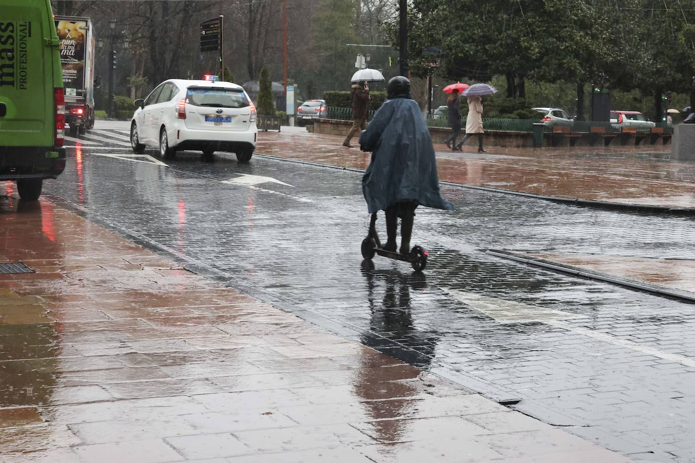 Fuertes lluvias en Oviedo por el temporal