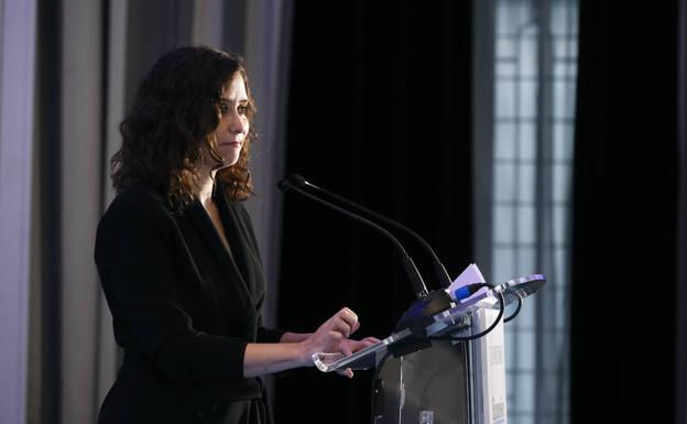 Ayuso critica la propuesta sobre el aborto de Vox en Castilla y León y acusa al Gobierno de «sobreactuación»