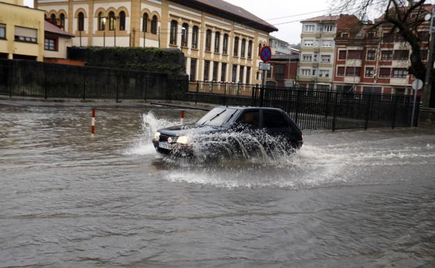 Récord de precipitaciones en el aeropuerto de Asturias, con 70,9 litros en un día