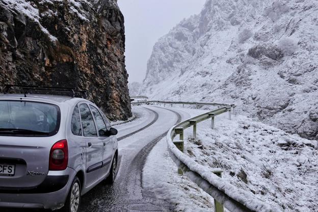 El temporal se recrudece y enfrenta a Asturias a intensas nevadas