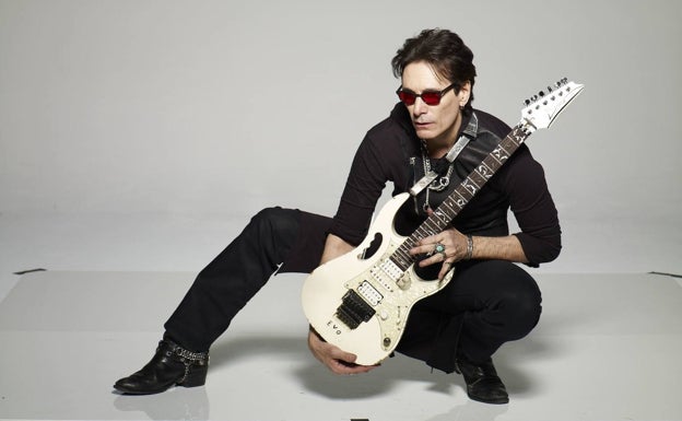 El legendario guitarrista Steve Vai ofrecerá un concierto el 5 de abril en el Teatro de la Laboral de Gijón