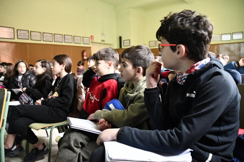 Lección de periodismo en el colegio Palacio Valdés