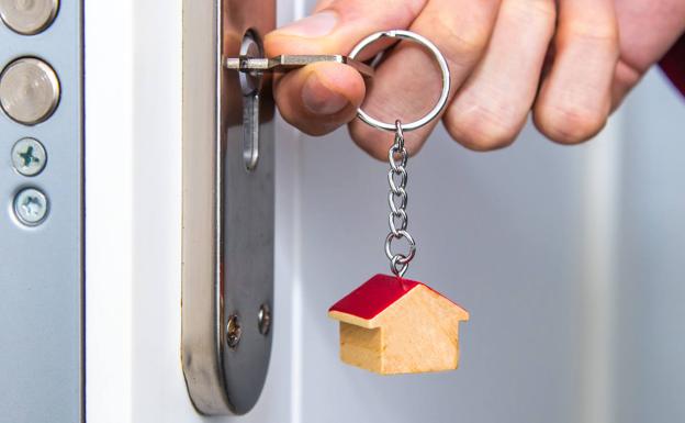 Las cláusulas nulas más comunes en los alquileres: esto es lo que no pueden hacer los caseros