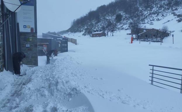 Fuentes de Invierno y Pajares, pendientes del tiempo, anuncian su apertura para este domingo