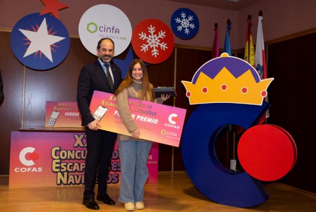 La farmacia Asturias Once gana el concurso de escaparates de Cofas