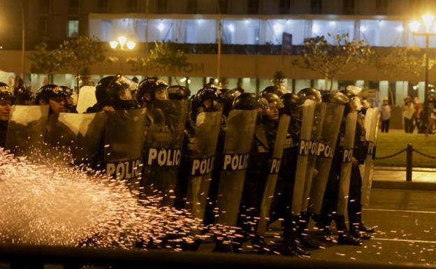 Boluarte pide una «tregua nacional» mientras la capital de Perú acoge otra masiva protesta