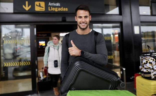 De Amores llega a Asturias para fichar por el Sporting: «Estoy muy feliz de estar acá»