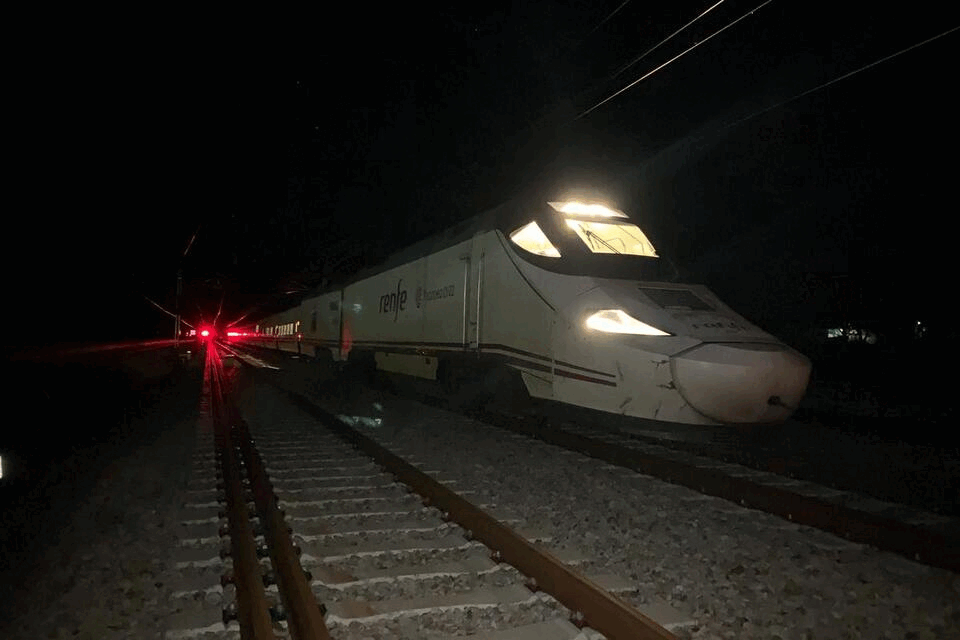 Pruebas de noche y obras de día en la variante de Pajares