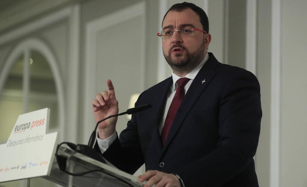 Barbón, sobre Canga: «Cuando le toque liderar la oposición, si se queda en Asturias, espero que sea más constructiva»