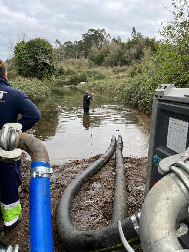 Una bomba de 400 metros cúbicos achicará el agua de Los Molinos