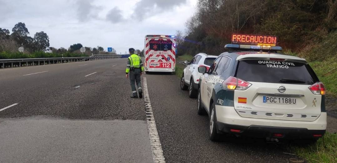 «Gracias a vuestra ayuda, mi madre sigue viva»: agentes de la Guardia Civil salvan a una mujer en la A-8