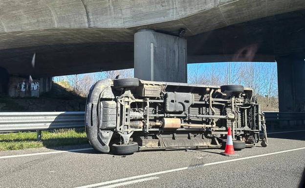 Herido un conductor en un accidente múltiple en la A-8 en Gijón