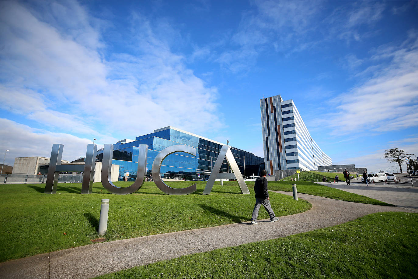 Trasladan al HUCA a un alumno que se lesionó en Aller mientras realizaba una actividad en la nieve