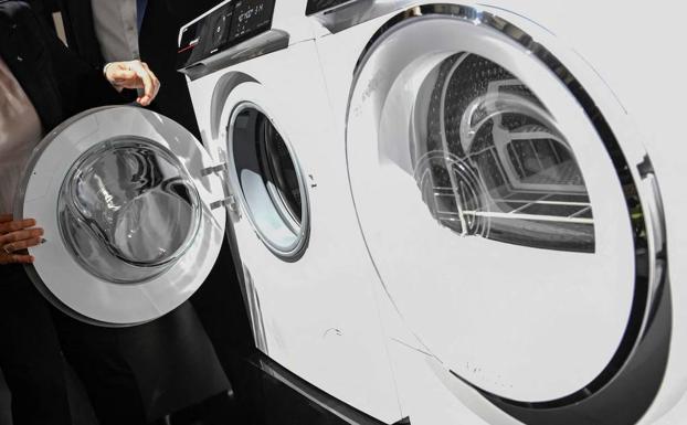 El precio de la luz se desploma: las mejores horas para usar los electrodomésticos este domingo