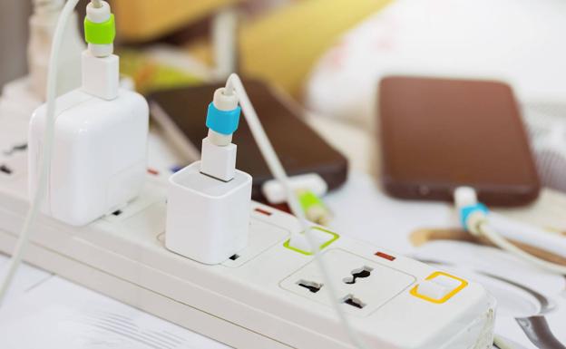 Repunte del precio de la luz este martes: estas son las horas más baratas y caras