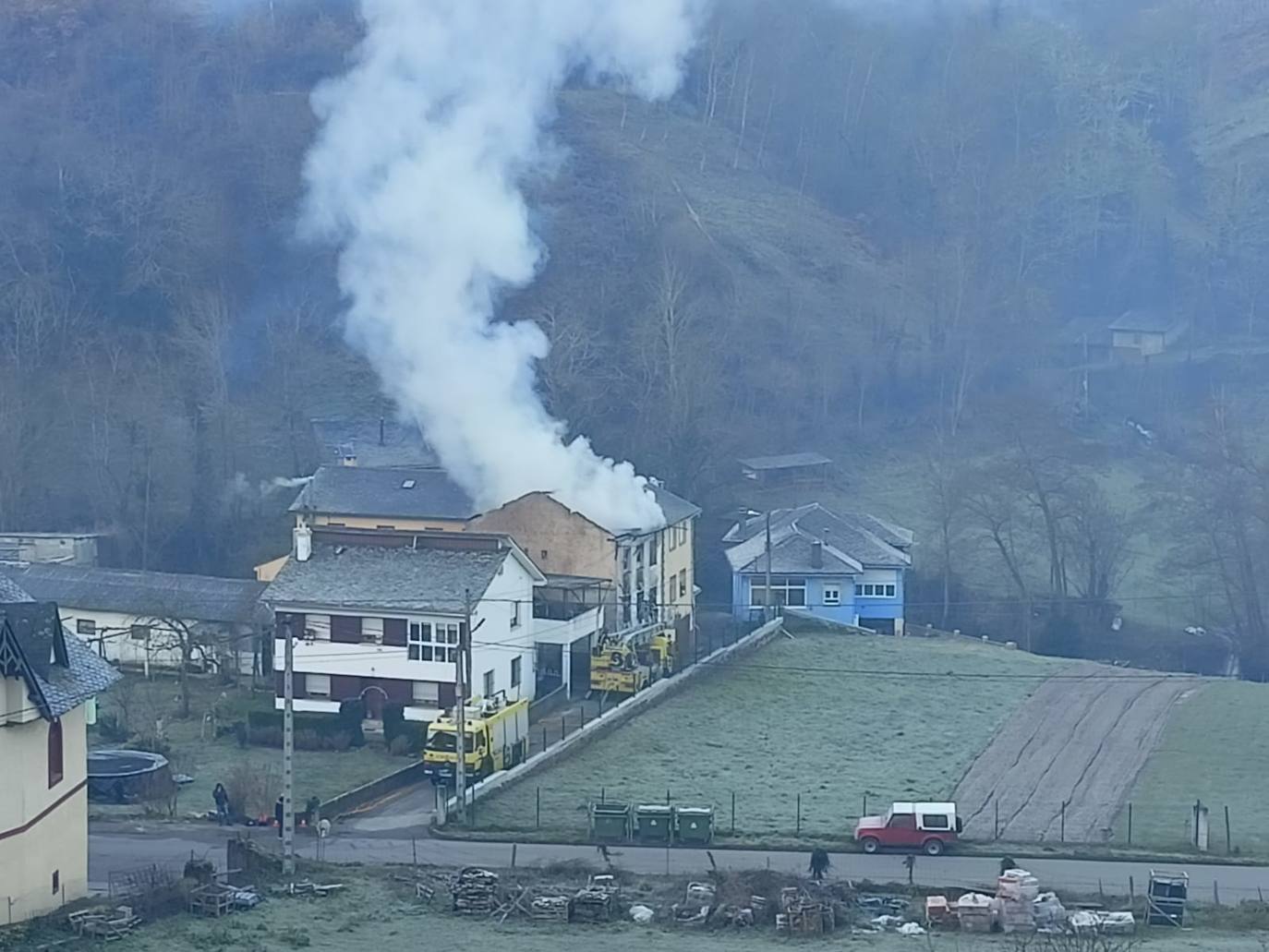Trágico incendio en una vivienda en Cangas del Narcea