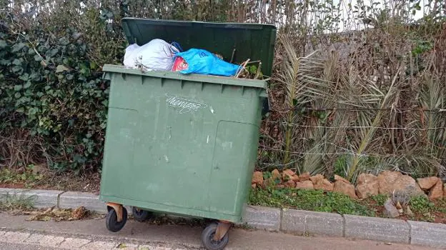 Laviana, en Gozón, reclama mejoras en el servicio de recogida de basuras