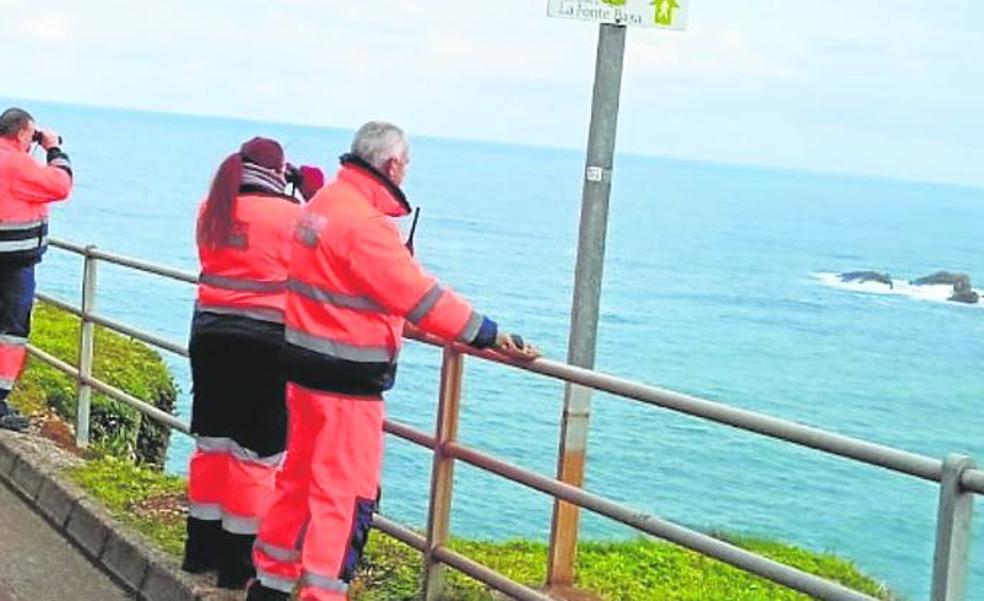 Encuentran varias pertenencias de la mujer desaparecida en la playa de Portizuelo