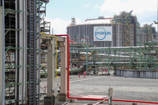 El Gobierno «acotará» las actividades de la regasificadora planteadas por Competencia