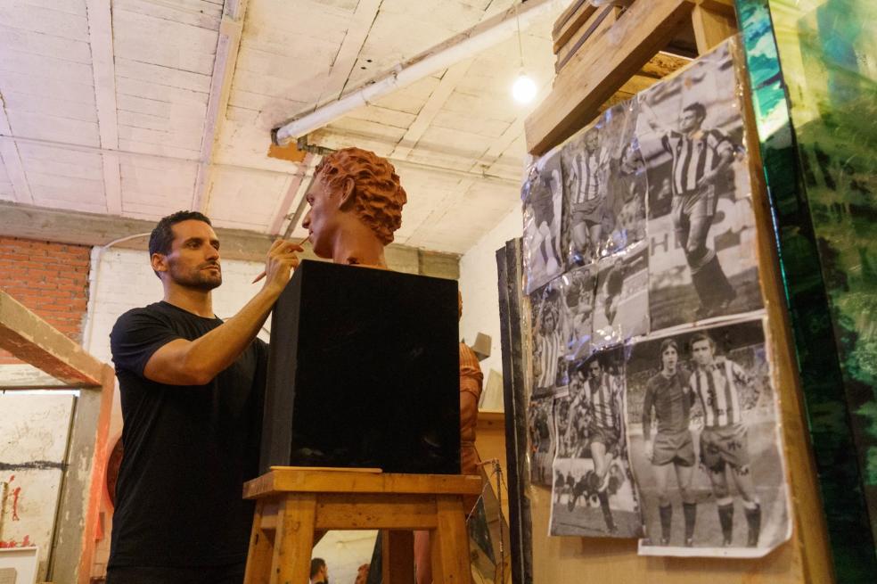 La escultura de Quini tendrá que esperar